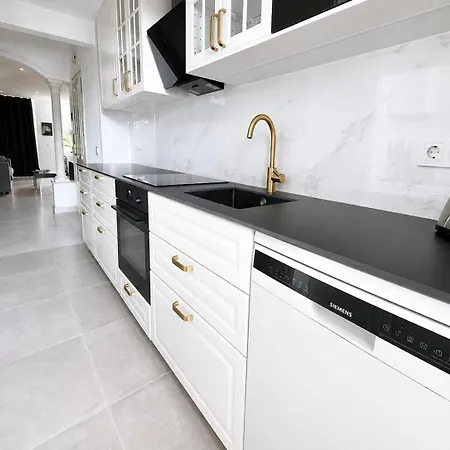 Apartment Beautiful 2 Bed With Amazing Views - Rdr203 *